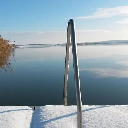 Апартаменты Holiday House House On Muehlfeldsee Lobnitz (Saxony)