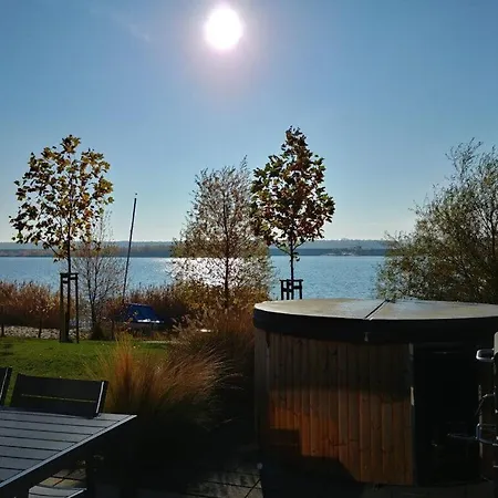 Holiday House House On Muehlfeldsee Апартаменты Lobnitz (Saxony)