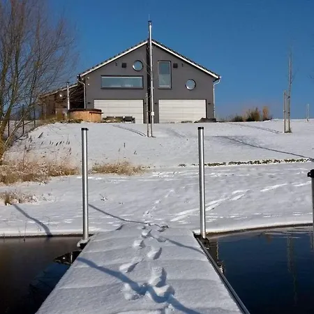 Holiday House House On Muehlfeldsee Апартаменты Lobnitz (Saxony)