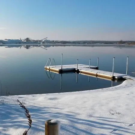 Апартаменты Holiday House House On Muehlfeldsee Lobnitz (Saxony)