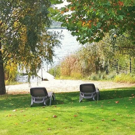 Апартаменты Holiday House House On Muehlfeldsee Lobnitz (Saxony)